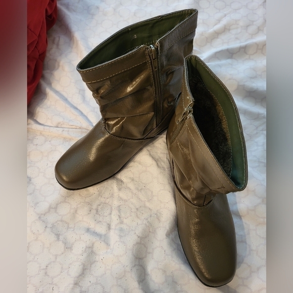 Beacon women's 8.5 olive Green leather ankle boots - Picture 5 of 15